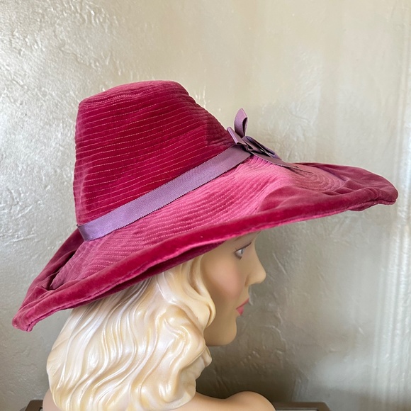 GORGEOUS 1930s\' FUCHSIA VELVET WIDE BRIM HAT + LAVENDER GROSGRAIN TRIM main image 4